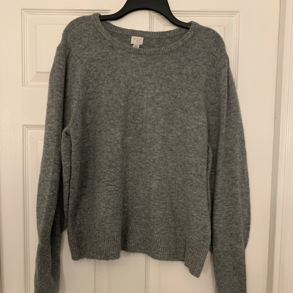 a•n•d XL gray sweater with puffed long-sleeves
